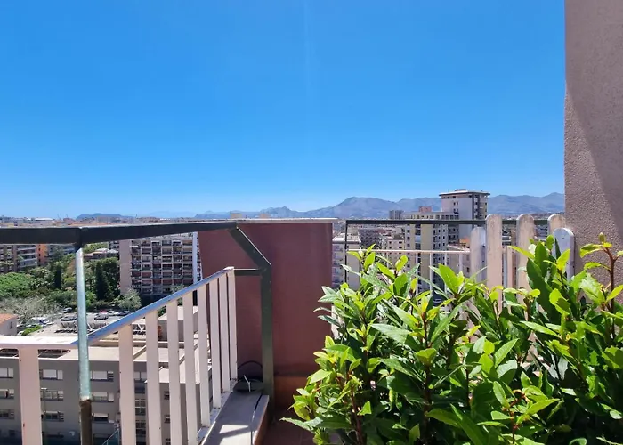 City House & Free Parking By Perry-Holiday