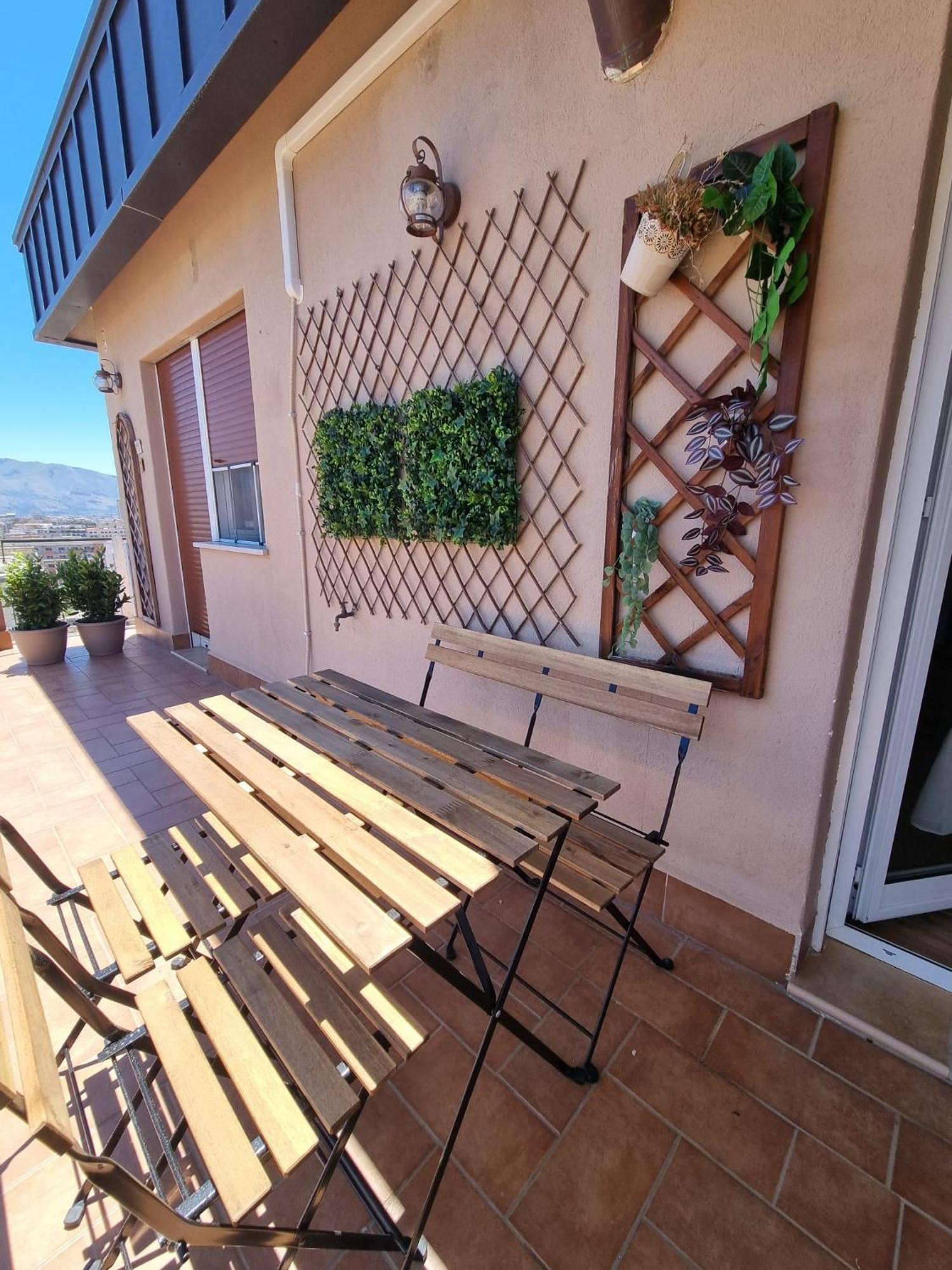 House & Free Parking By Perry-holiday Appartement
