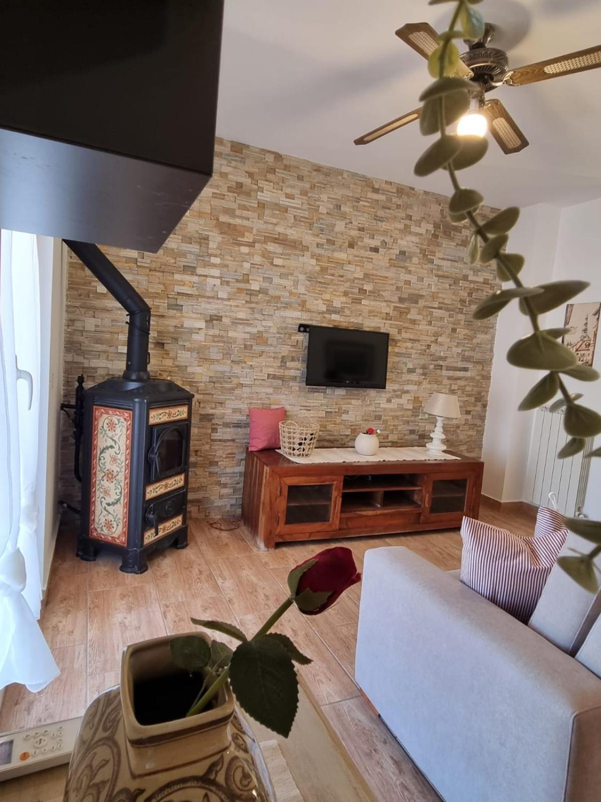 House & Free Parking By Perry-holiday Appartement *